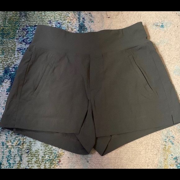 Athleta Trekkie north short bundle - Picture 6 of 9